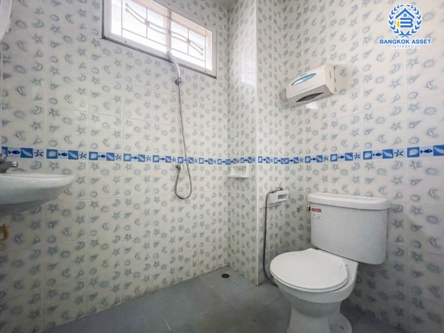 *****ทาวน์เฮ้าส์มือสองย่านนนทบุรี ม.บัวทองธานี กาญจนาภิเษก เนื้อที่ 20.5 ตร.ว. ฟังก์ชัน 4 ห้องนอน 2 ห้องน้ำ ทาวน์เฮ้าส์รีโนเวทเรียบร้อย บนทำเลดี ติดถ.กาญจนาภิเษก เชื่อมต่อถ.บางกรวย-ไทรน้อย, ถ.กาญจนาภิเษก, ถ.ชัยพฤกษ์ ใกล้รถไฟฟ้าสายสีม่วง "สถนีคลองบางไผ่"